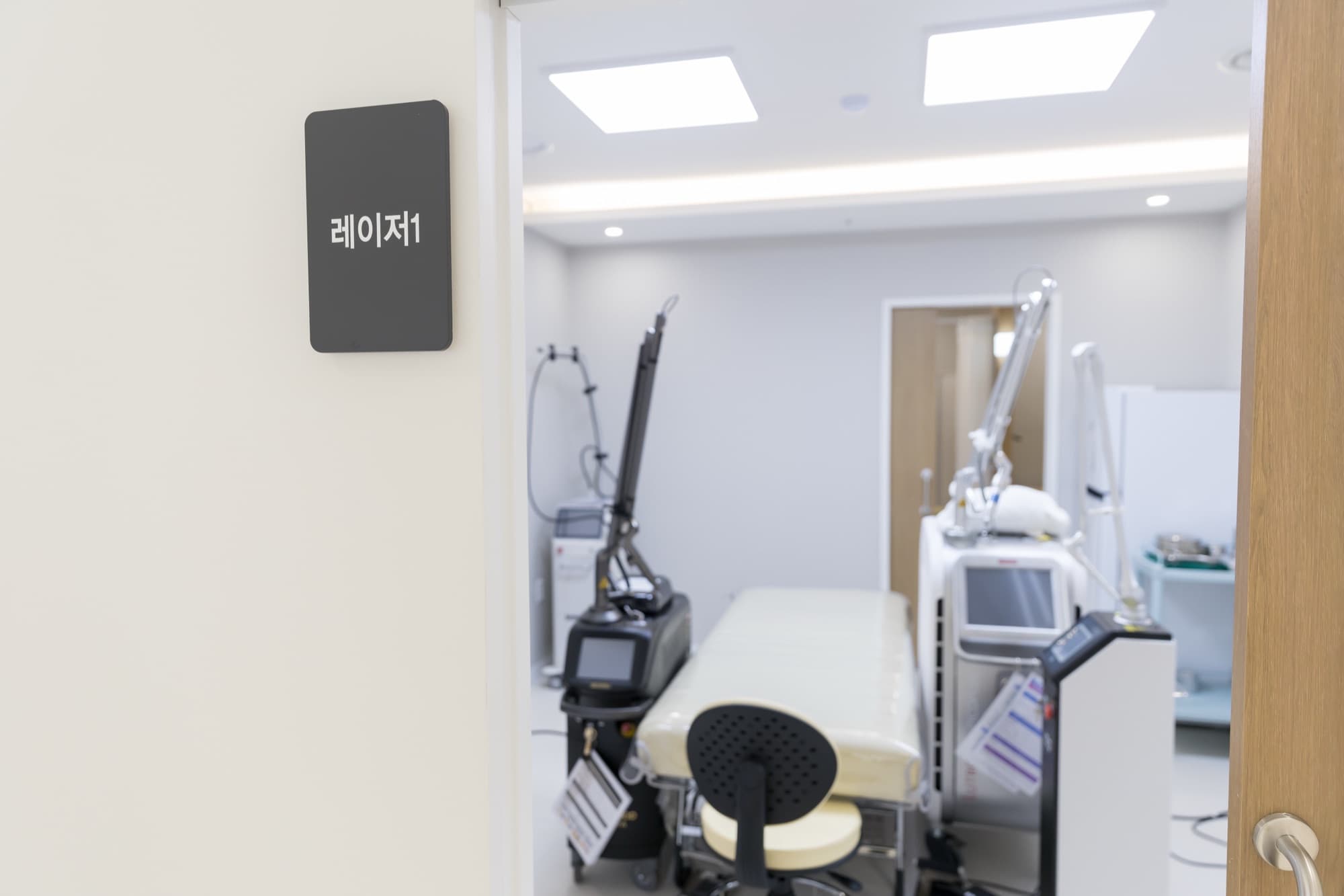 The Yoon Seul Dermatology Clinic - Photo 7